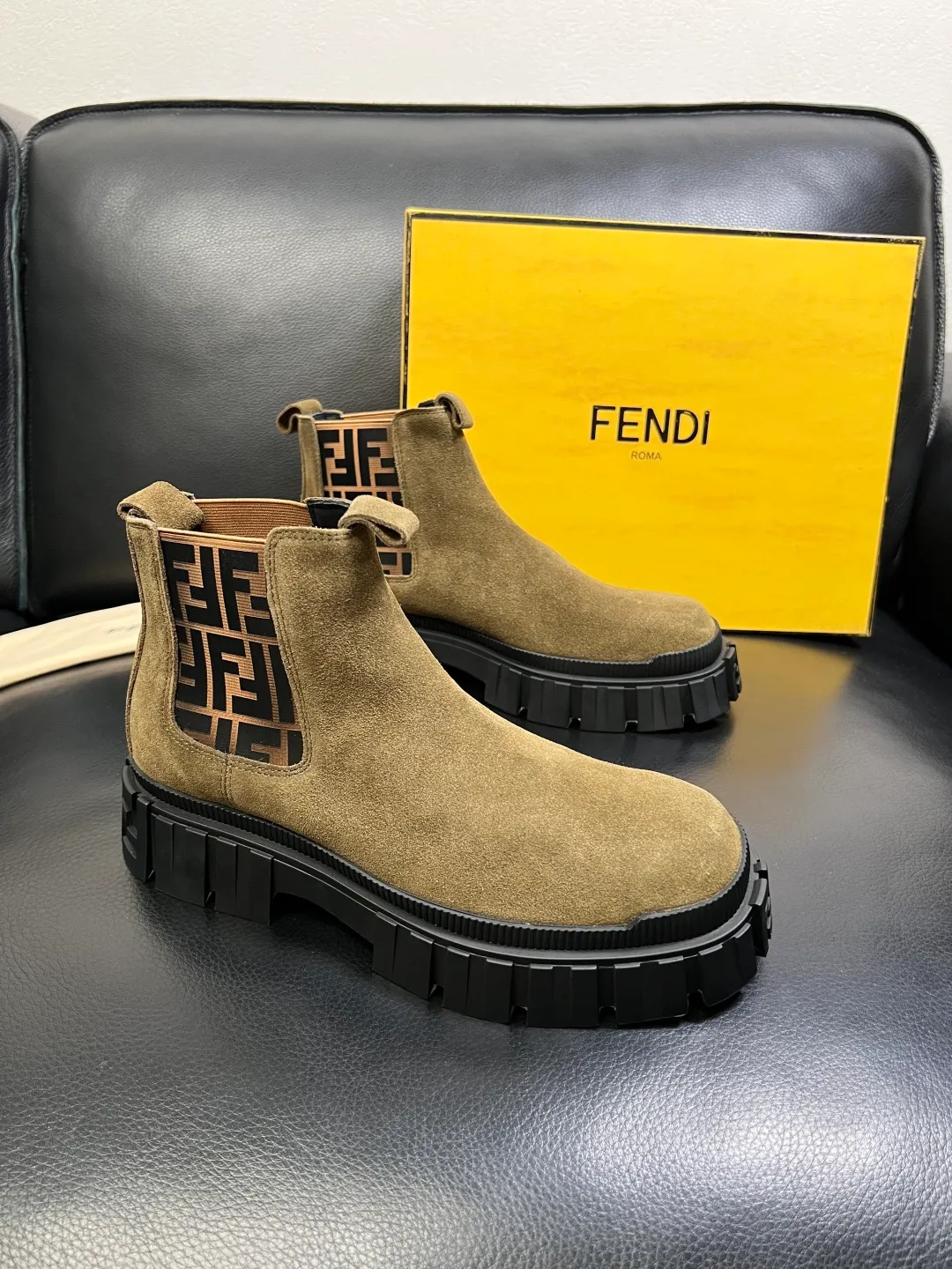 Men's shoes 💰900 FENDI High-quality top craftsmanship, Fendi boots high-top counter synchronization, original factory configuration imported Italian cowhide fly-knit fabric, imported cowhide lining, breathable and comfortable, soles: original soles specially provided by the original factory, original factory and single goods are welcome to compare, code number 39-44 (customized 38 45)